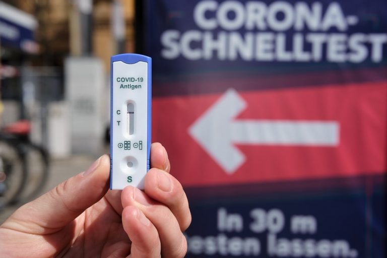 Germania: testele rapide sunt adesea nesigure – controale independente abia în mai 2022