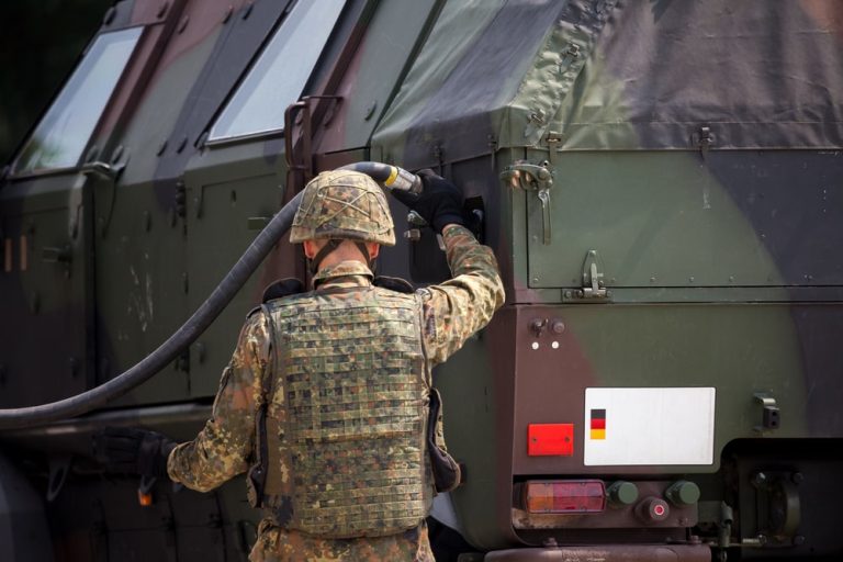 Germania va furniza 5000 de căști militare Ucrainei
