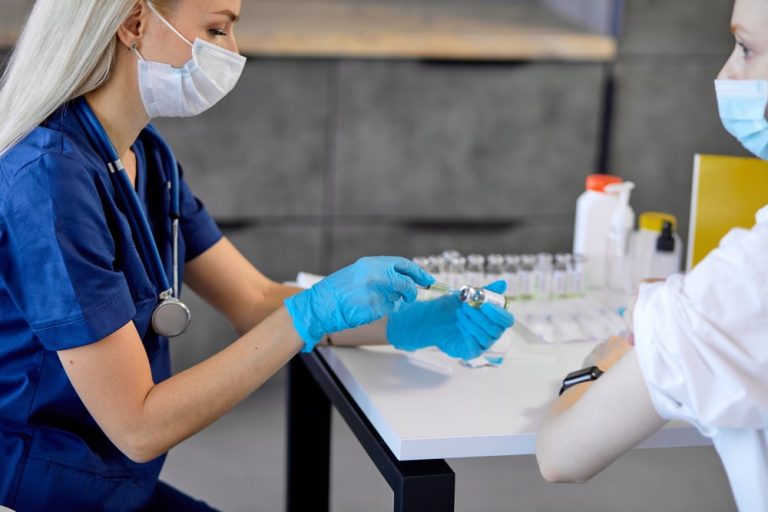 În Germania au fost depuse până în prezent 1.421 de cereri de despăgubire pentru complicații după vaccinarea cu coronavirus