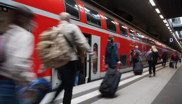 Germania: Miniștrii transporturilor contestă finanțarea pentru biletul de 9 euro