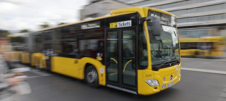Germania: mersul cu autobuzul și trenul va deveni și mai scump de la începutul anului 2023