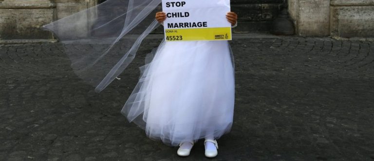 Germania: Interzicerea generală a căsătoriei copiilor este incompatibilă cu Legea fundamentală