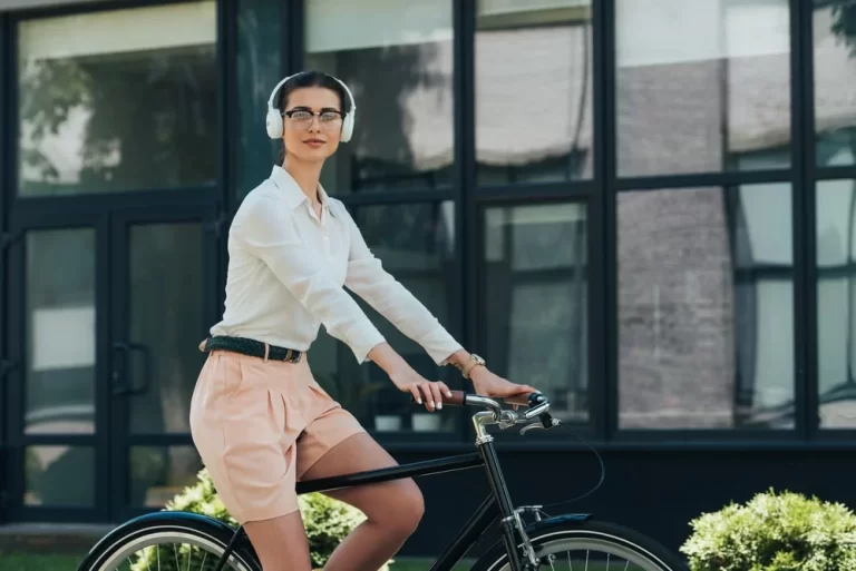 Germania: Este permisă purtarea căștilor în timpul mersului pe bicicletă?